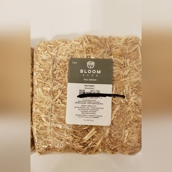 Fall Straw Bales  - NWT - Picture 3 of 3